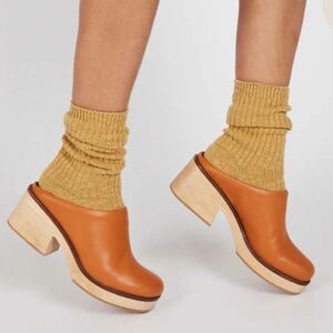 Intentionally Blank Leather Clogs Mid Heel Caramel Tan